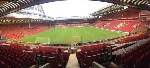 上海海港夺冠背后是穆斯卡特的战略放弃与坚守，成功卫冕中超冠军。（从战略取舍到坚守底线，穆斯卡特助上海海港完成中超卫冕）