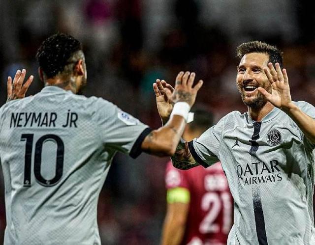 来和哥哥学习技术？乔布和贝林厄姆女友现身伯纳乌看台（乔布携贝林厄姆女友亮相伯纳乌看台，疑似向哥哥取经）