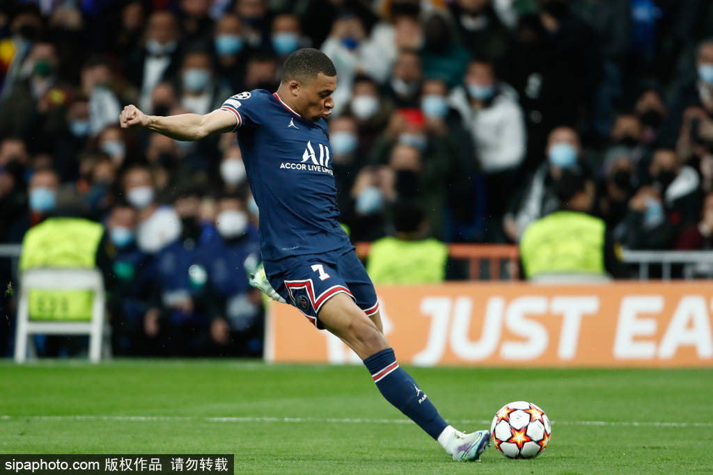 孔帕尼：很高兴戴维斯能及时回归，卡尔攻防两端都非常出色（孔帕尼：戴维斯及时复出令人欣喜，卡尔攻防表现亮眼）