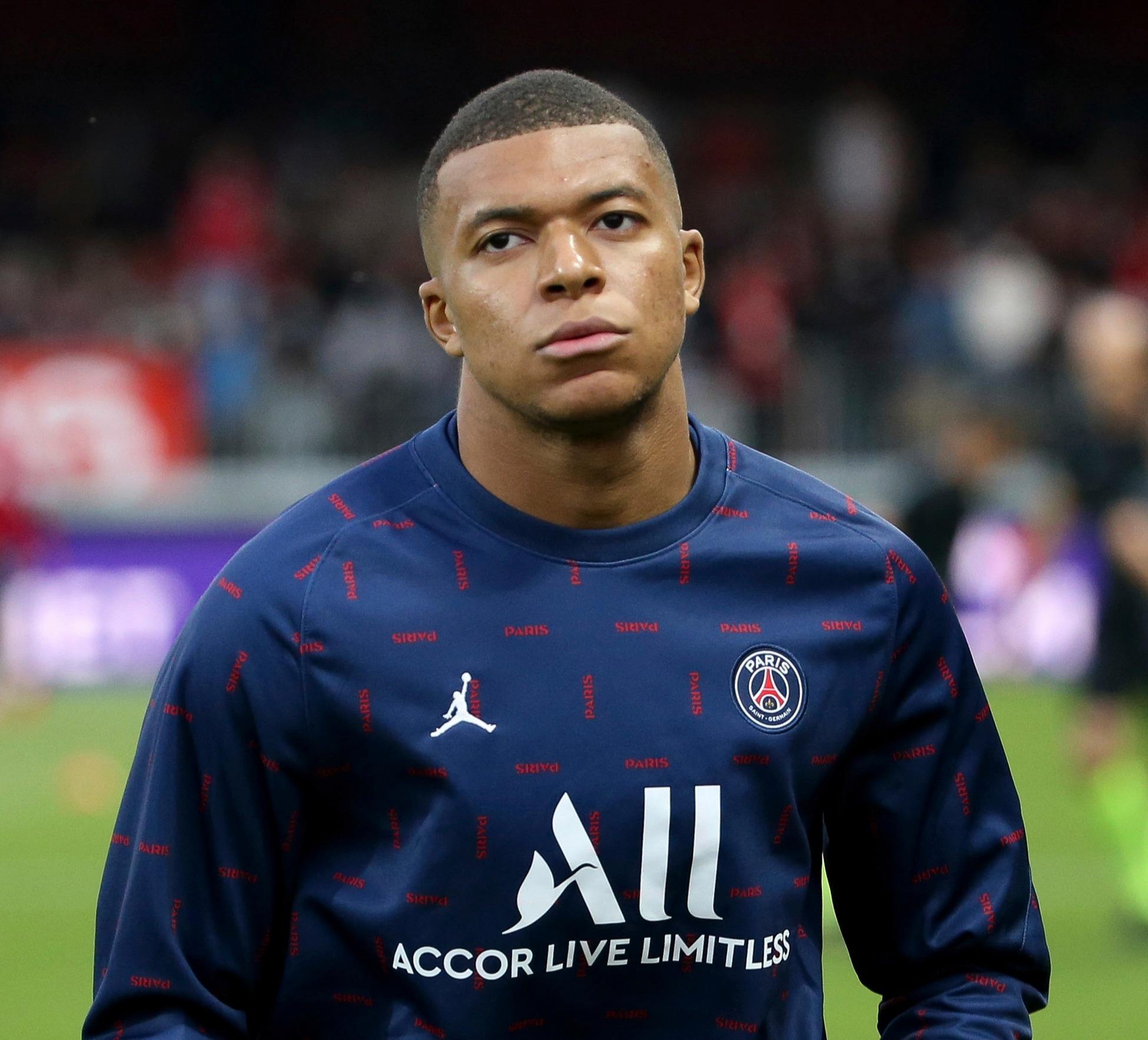 马特乌斯：我和马拉多纳就像梅西和C罗，但我们场外相处更多（马特乌斯：我与马拉多纳如梅西与C罗，但私下互动更多）