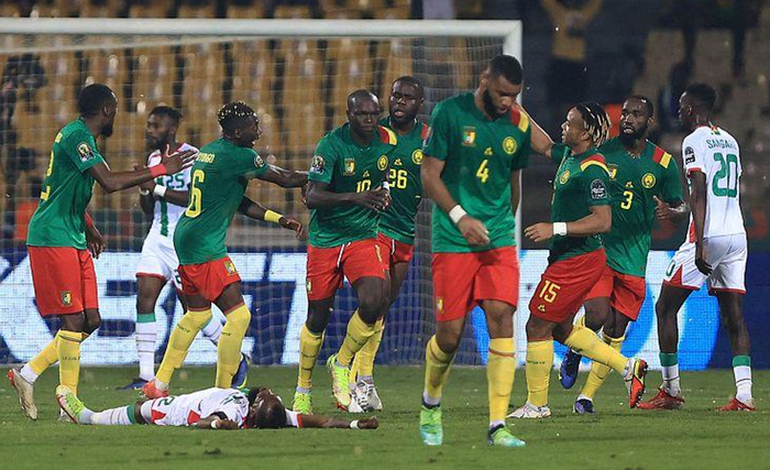 巴黎圣日耳曼姆巴佩梅开二度（巴黎圣日耳曼前锋姆巴佩两度建功）