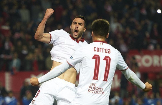 阿诺德受伤影响皇马阵容，巴尔韦德需客串右后卫，球迷呼吁调整阵型。（阿诺德伤停牵动皇马阵容，巴尔韦德改打右后卫，球迷呼吁变阵）