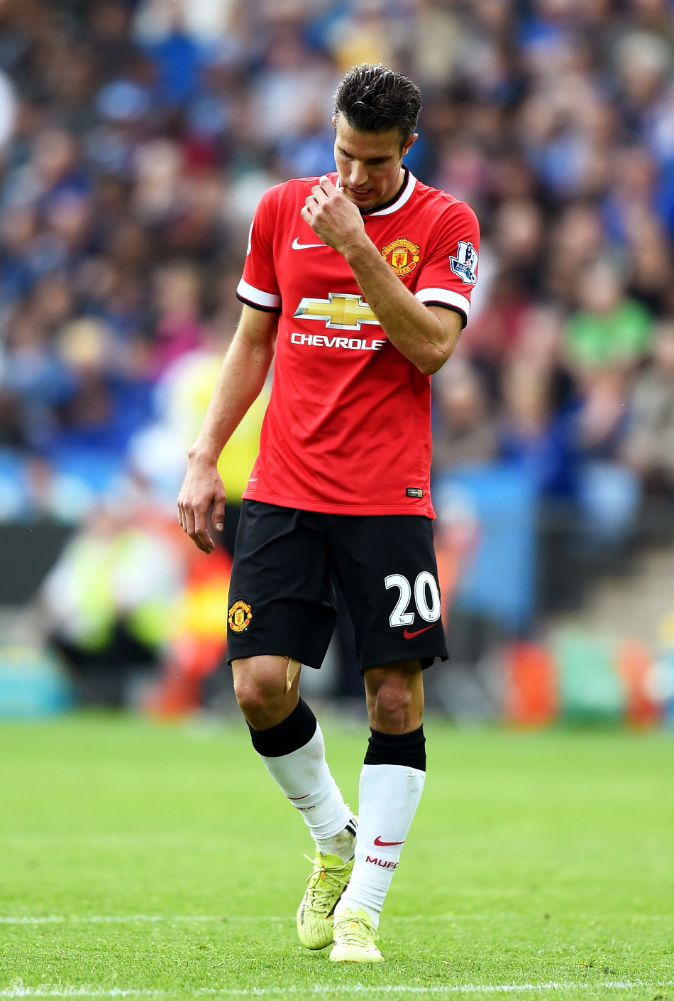 西媒：巴列卡诺球迷大巴在波兰遭50多人蒙面袭击，数人受伤（西媒：逾50名蒙面者在波兰袭击巴列卡诺球迷大巴，数人受伤）