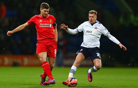 主裁谈拜仁点球：塔的手扩大了接触面积；凯恩的肘碰到了对方（主裁解释拜仁点球判罚：塔手臂扩大防守面积，凯恩肘部与对手有接触）