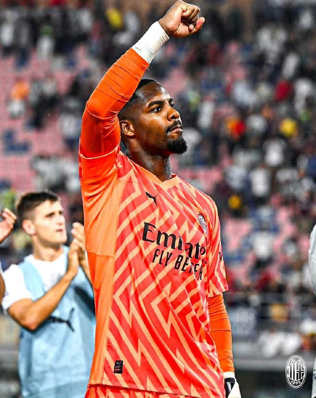 足球巴萨锋线双子星状态火热，联手贡献20球（巴萨锋线双子星火力全开，合力轰入20球）