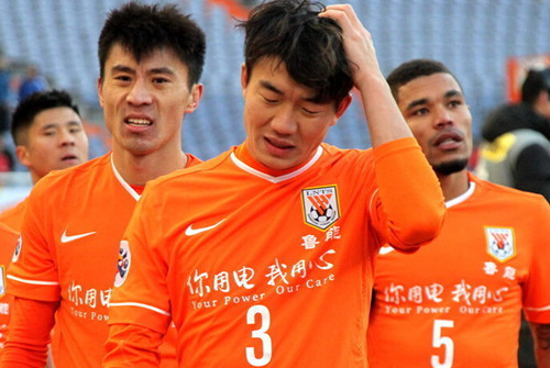 TA：利物浦目前看起来非常混乱，他们的卫冕梦想已支离破碎（TA：利物浦近况混乱不堪，卫冕之梦已然破灭）